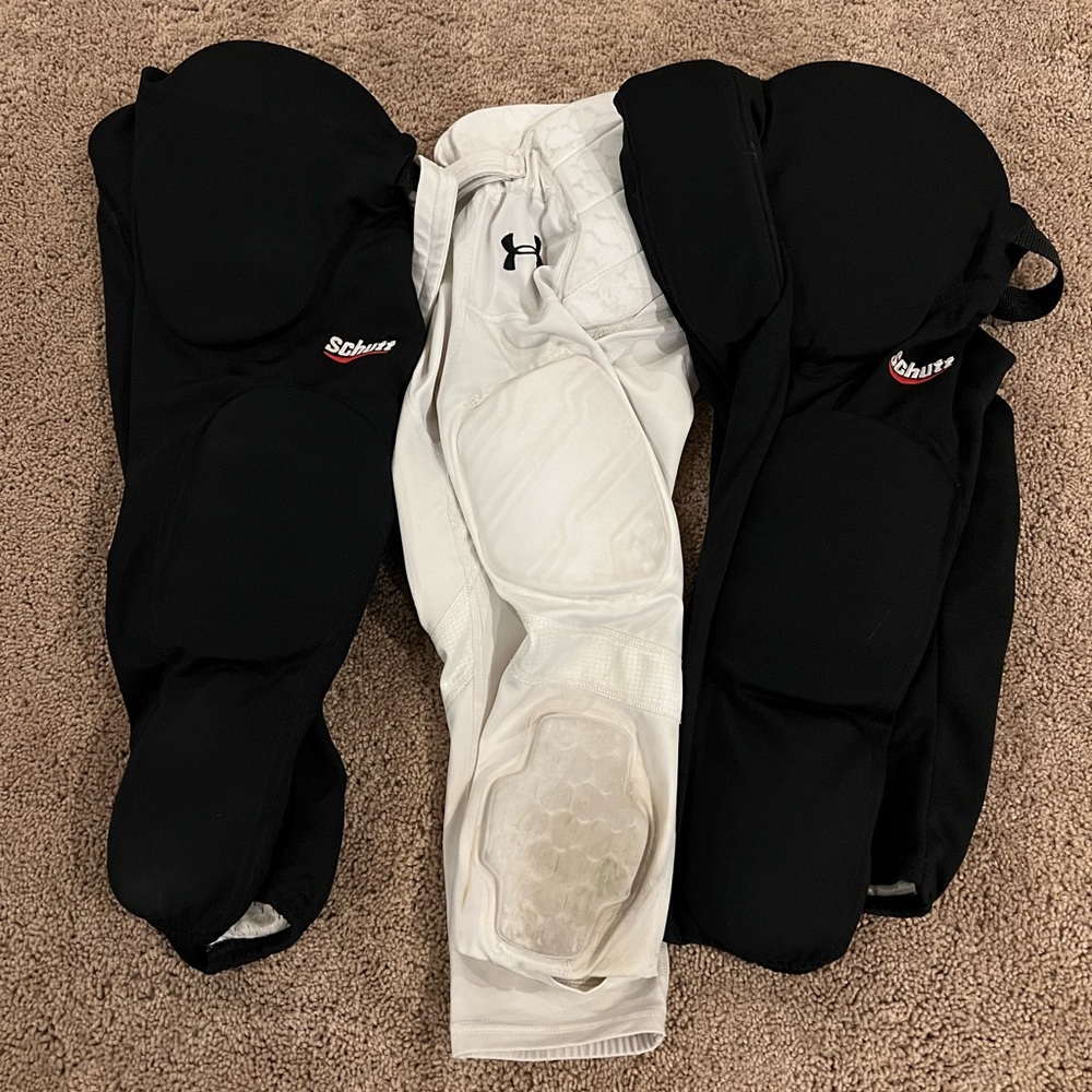 Lot: Youth L Football Pants with Sewn In Pads